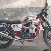 Moto Guzzi V7 Racer