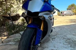 Yamaha R1 2019