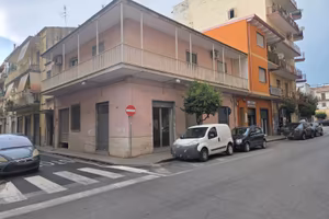 Via Gonzaga Locale Commerciale