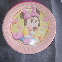 vari piatti e vari tovaglioli personaggi