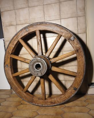 ruota di carro in legno