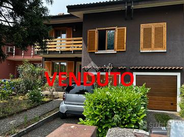 VILLA A SCHIERA A BUSSERO