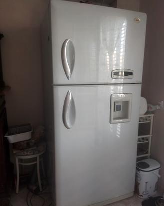 Frigorifero LG non funzionante per ricambi