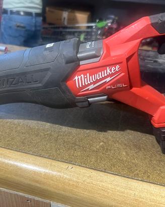 Milwaukee M18 FUEL SAWZALL