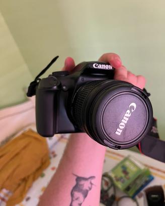 Canon EOS 1100D con obiettivo EFS 18-55mm