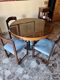 Tavolo Design con Sedie