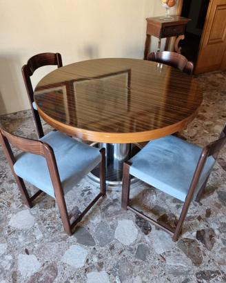 Tavolo Design con Sedie