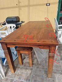 tavolo in legno massiccio 