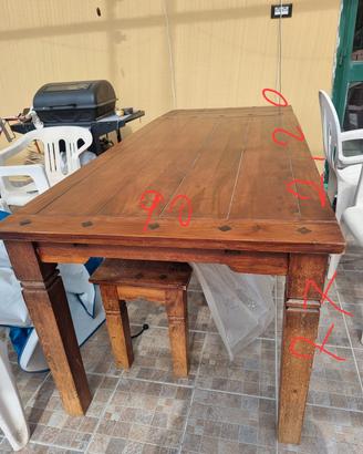 tavolo in legno massiccio 