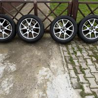 Cerchi in lega con gomme 19 pollici Fiat Freemont