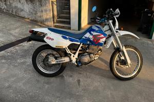 Yamaha tt600e Belgarda del 2001