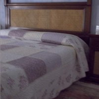 Camera da letto in noce con comodini e cassettiera
