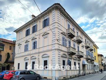 LOCALE COMMERCIALE ( EX FILIALE BANCARIA)