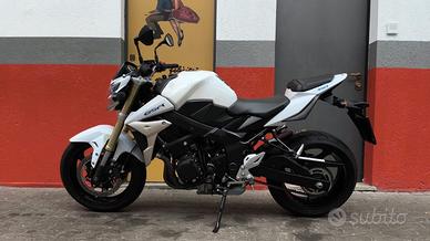 Suzuki GSR 750