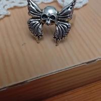 anello con teschio 