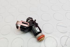 INIETTORE BENZINA TRIUMPH SPEED TRIPLE 1050 2005 2