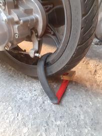 Blocca Ruota  Anticonvenzionale Moto Artigianale
