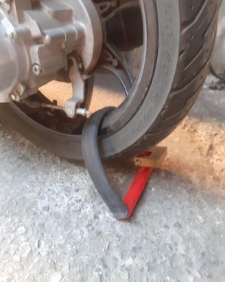 Blocca Ruota  Anticonvenzionale Moto Artigianale