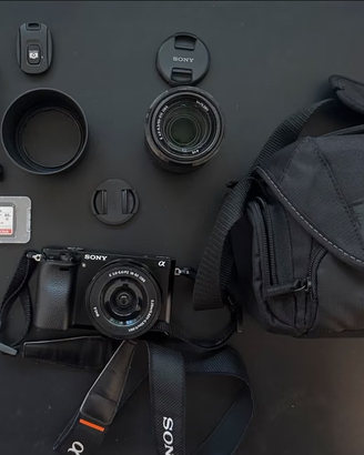 Kit Sony Alpha 6000 con 2 obiettivi, una borsa e a