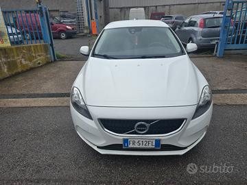 Volvo V40 D2