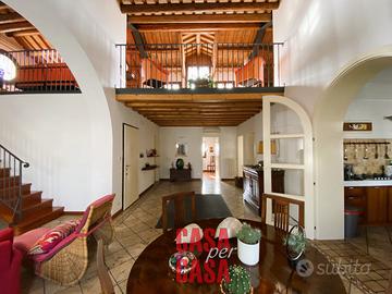 Splendido attico ad Este in zona centrale