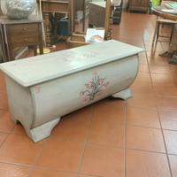 CASSAPANCA LACCATA E DECORATA A MANO