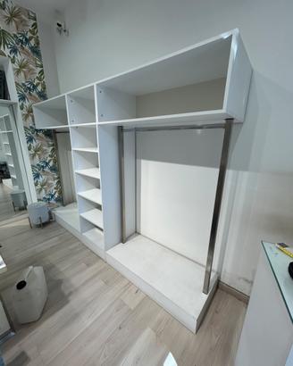 Arredamento negozio abbigliamento