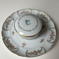 Piatto da portata e scatolina dipinti a mano