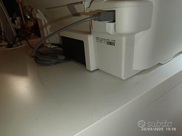 Fotocopiatrice e stampante con cavetto