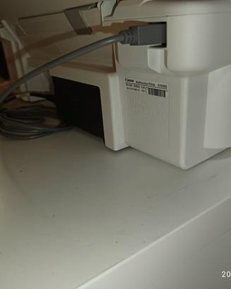 Fotocopiatrice e stampante con cavetto