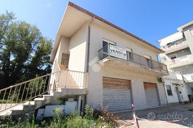 4 LOCALI A SAN VITO CHIETINO