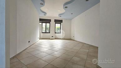 NEGOZIO A MONTESARCHIO