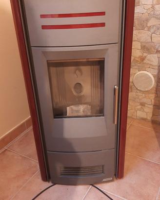 stufa a pellet piazzetta e 16 sacchi di pellet