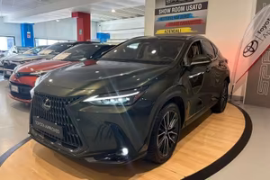 Lexus NX 2.5 plug-in Luxury 4wd e-cvt