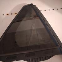 Vetro laterale fisso post. dx Peugeot 2008 II 