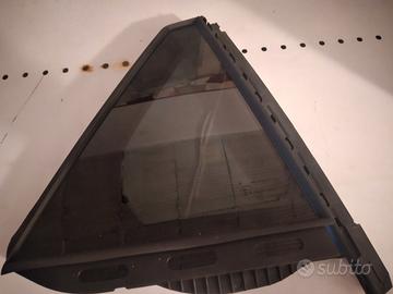 Vetro laterale fisso post. dx Peugeot 2008 II 