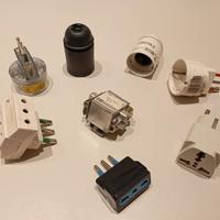 MIX ADATTATORI E ALTRO MATERIALE ELETTRICO 