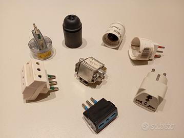 MIX ADATTATORI E ALTRO MATERIALE ELETTRICO 