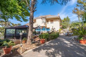 Porzione indipendente villa bifamiliare poggio