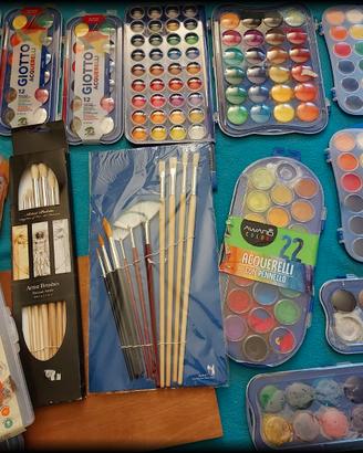 MATERIALE ARTISTICO -ACQUERELLI, PENNELLI, TEMPERE