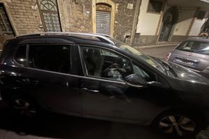 Peugeot 2008 blue HDI allure 2015