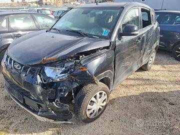 MAHINDRA KUV 100 SINISTRATA MARCIANTE