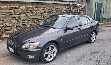 lexus IS200