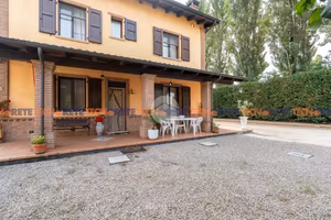 BIFAMILIARE A SAN CESARIO SUL PANARO