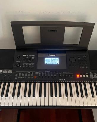 Tastiera Yamaha PSR E463