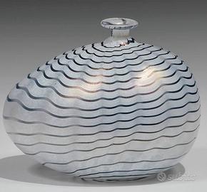 Vallien x Kosta Boda Vasi in vetro soffiato.