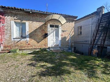 CASA SEMINDIPENDENTE A CHIETI