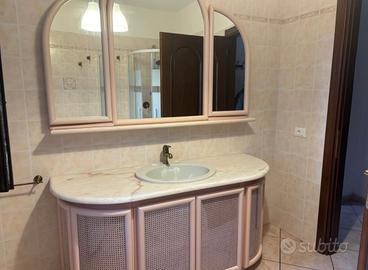 Pregiato mobile bagno antico