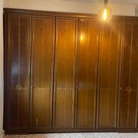 Armadio in stile classico a 6 ante