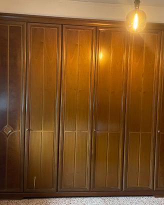 Armadio in stile classico a 6 ante